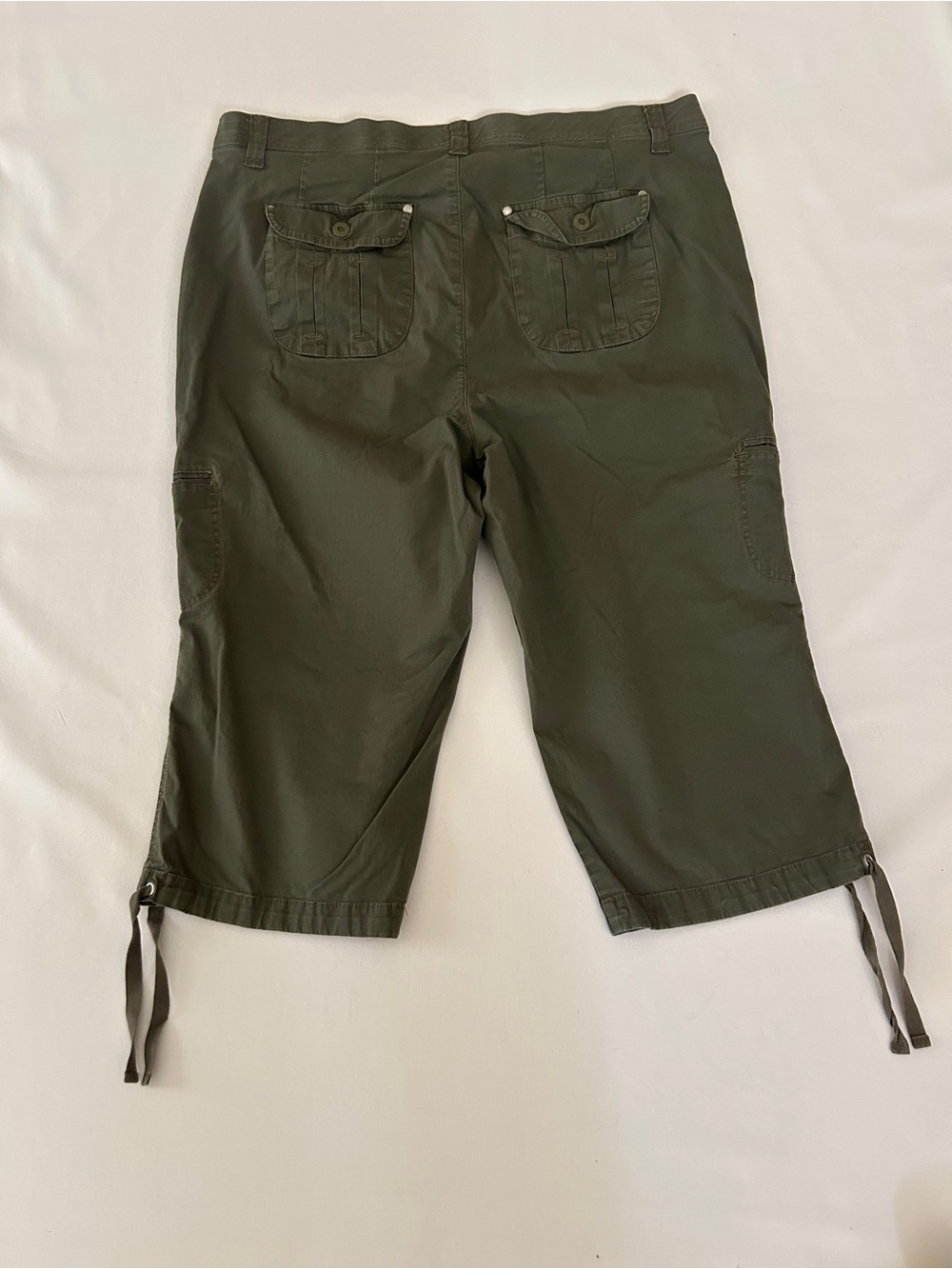 Gloria Vanderbilt Olive Green Cargo Bermuda Shorts - Picture 5 of 5